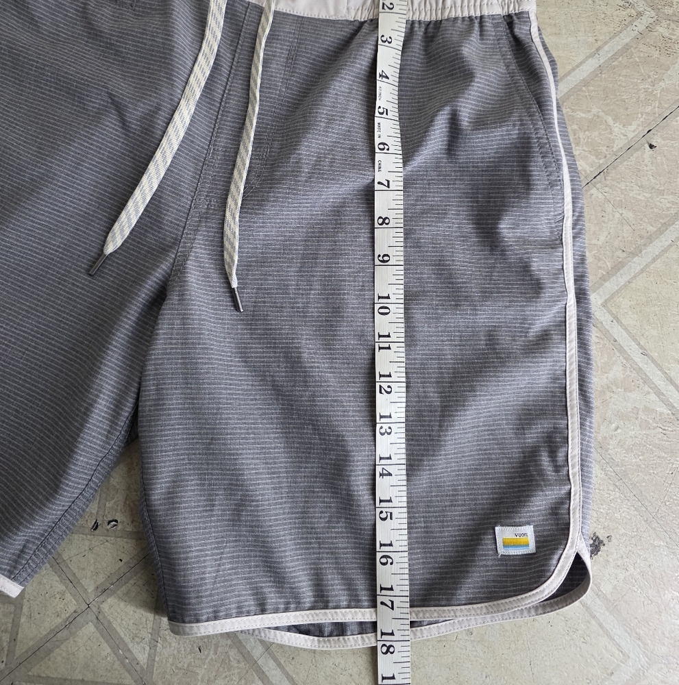 Men’s Vuori  Bank Shorts - Picture 3 of 5